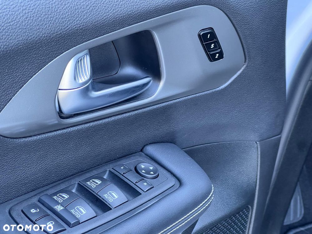 Chrysler Pacifica - 10