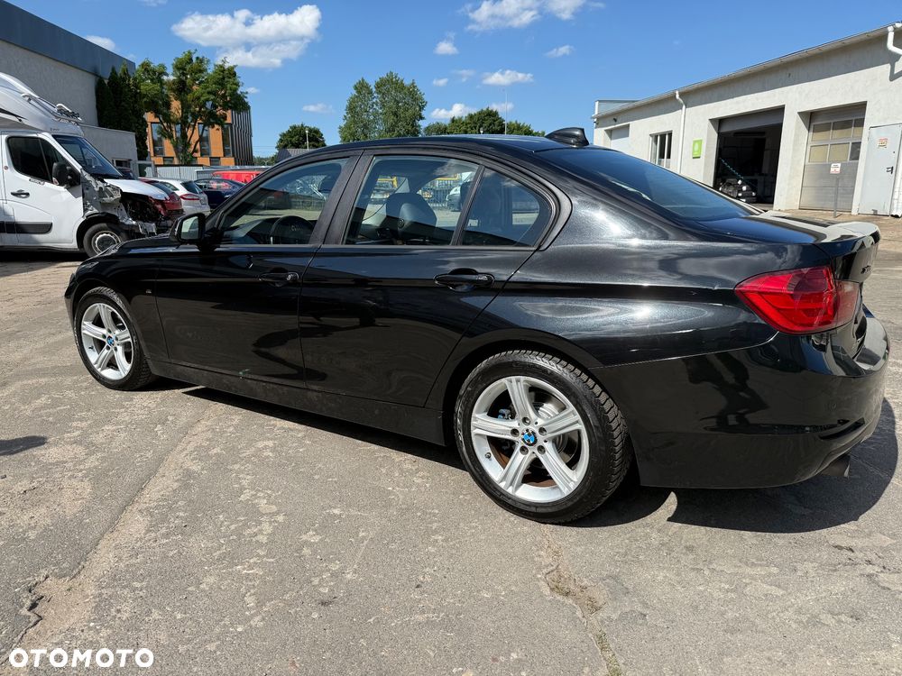BMW Seria 3 320i - 9