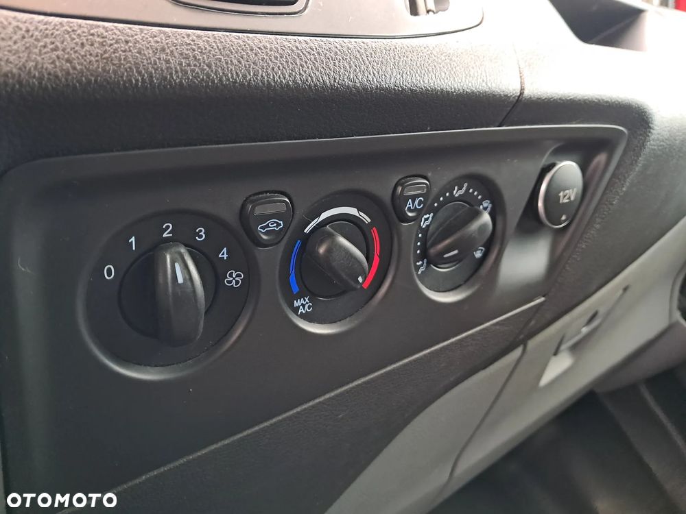 Ford TRANSIT CUSTOM - 11