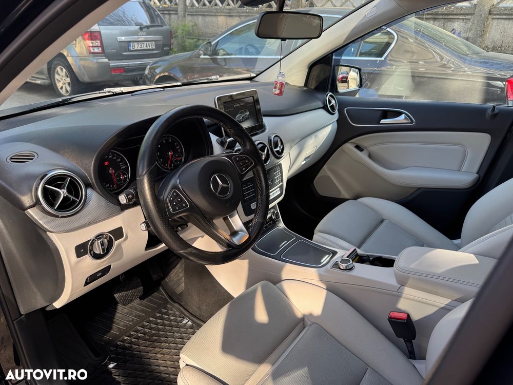 Mercedes-Benz B 220 4Matic Aut. - 12