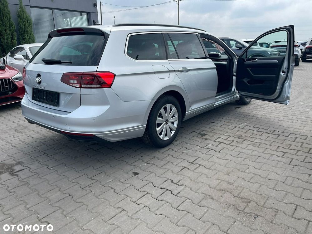 Volkswagen Passat Variant 2.0 TDI SCR DSG Conceptline - 4