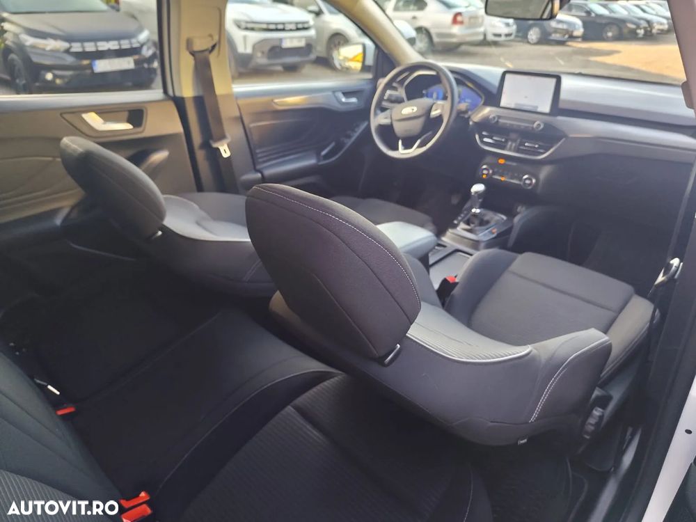 Ford Focus 1.0 EcoBoost 6MT MHEV Titanium - 12
