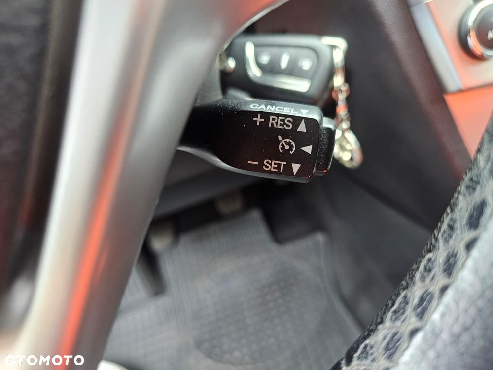 Toyota Avensis 2.0 D-4D Sol - 15