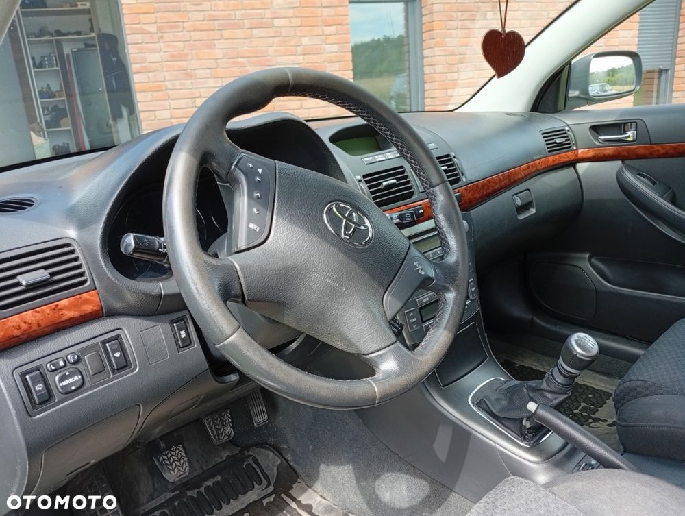Toyota Avensis - 2
