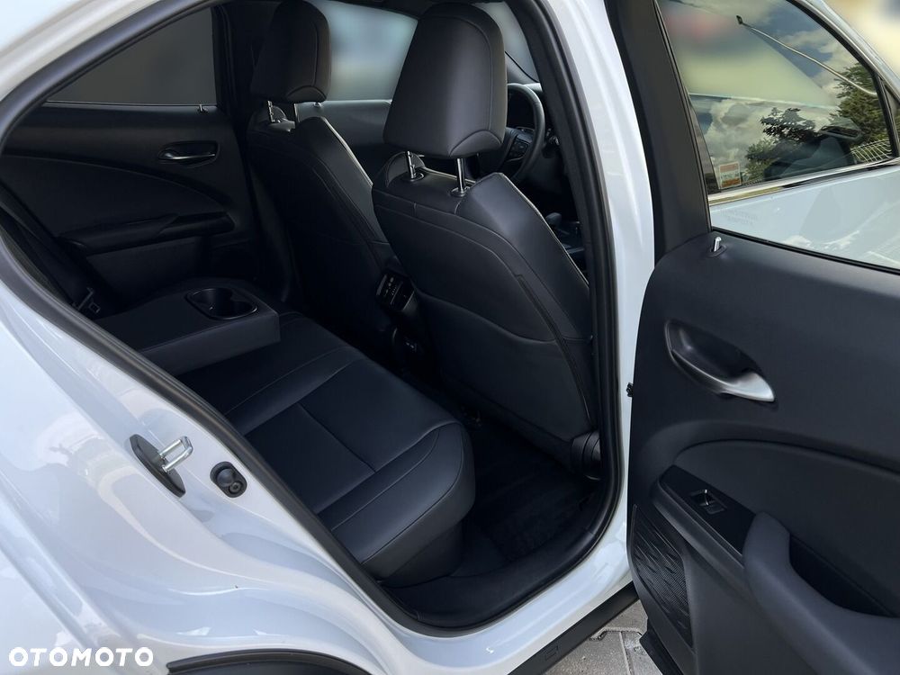 Lexus UX 300h F Sport Design - 20