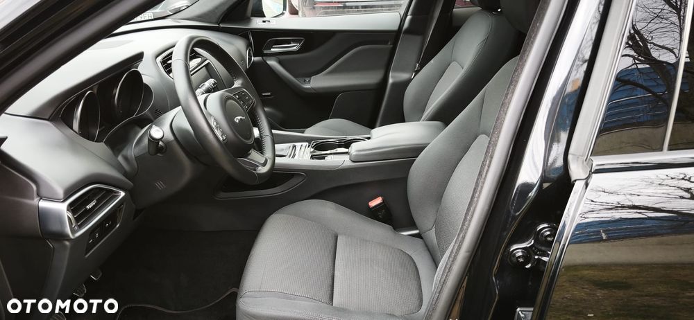 Jaguar F-Pace 2.0 i4D RWD Pure - 29