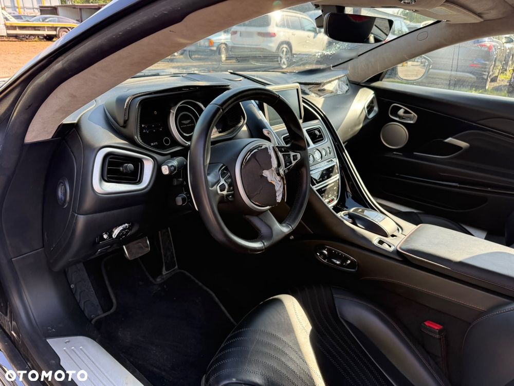 Aston Martin DB11 - 13