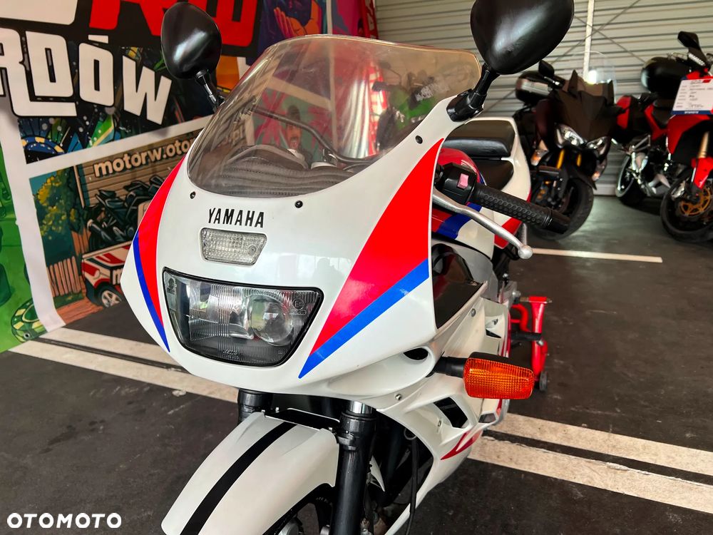 Yamaha FZR - 27