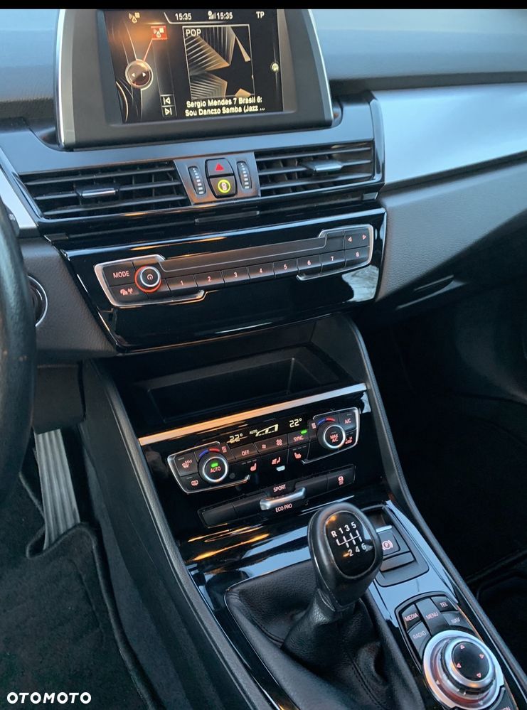 BMW Seria 2 218d - 8