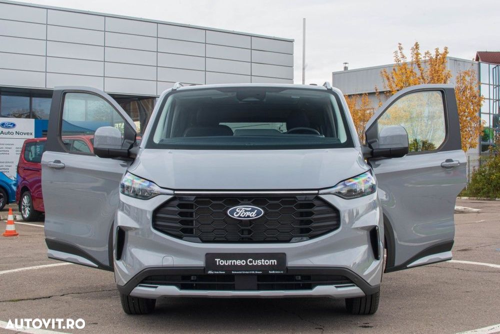 Ford Tourneo Custom - 11