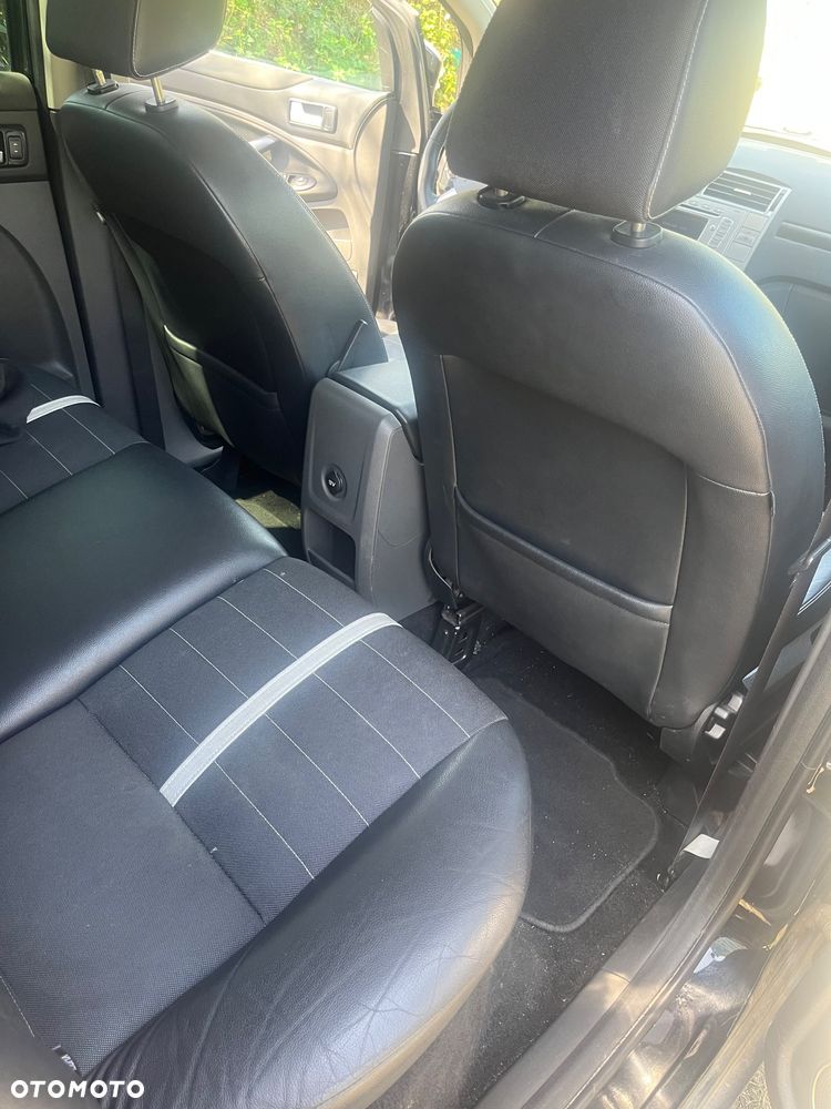 Ford Kuga 2.0 TDCi 2x4 Titanium - 9
