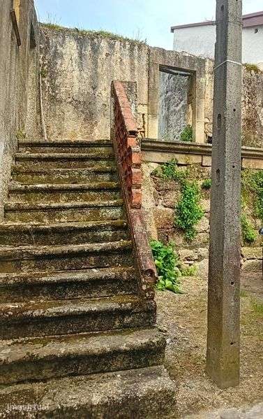 Moradia em ruínas para reconstrução - Grande imagem: 2/11