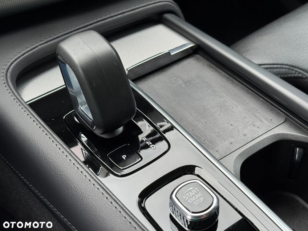 Volvo XC 90 B5 D AWD Ultimate Dark - 18