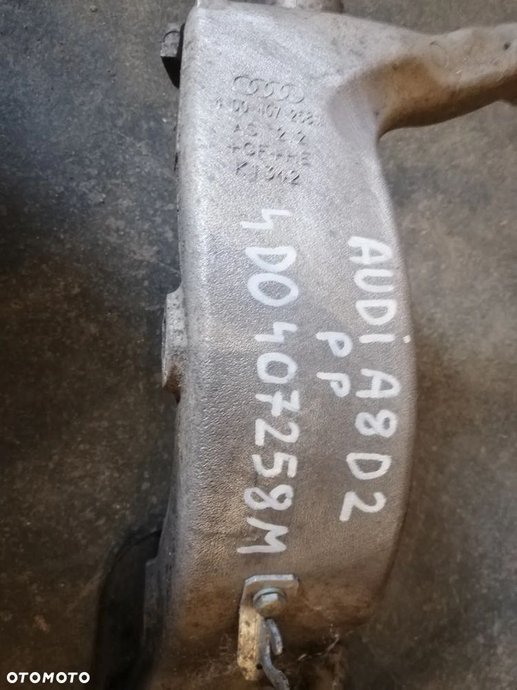 Audi A8 D2 zwrotnica lewa przód przednia 4D0407257M - 2