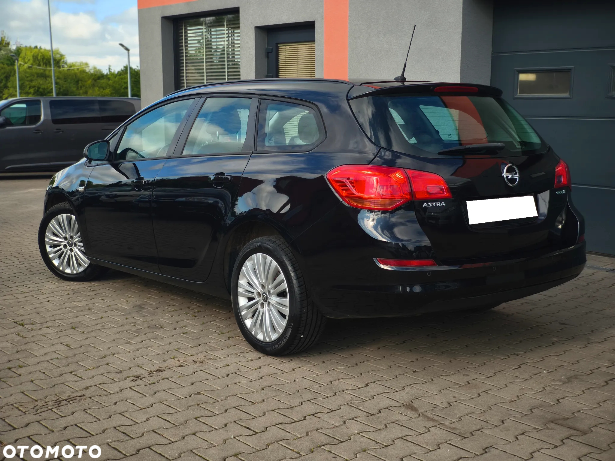 Opel Astra IV 1.3 CDTI Cosmo ecoFLEX - 4