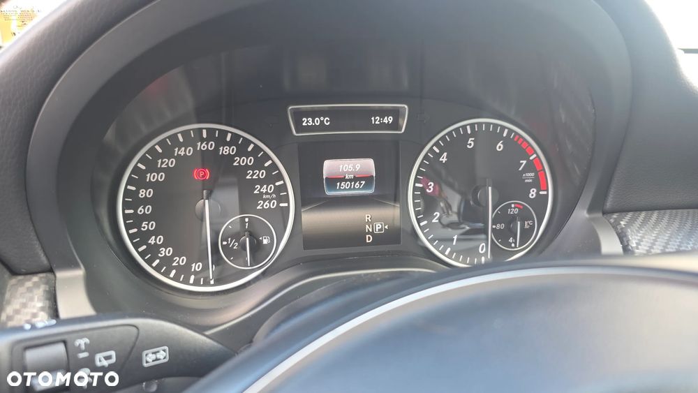 Mercedes-Benz GLA 180 7G-DCT - 31