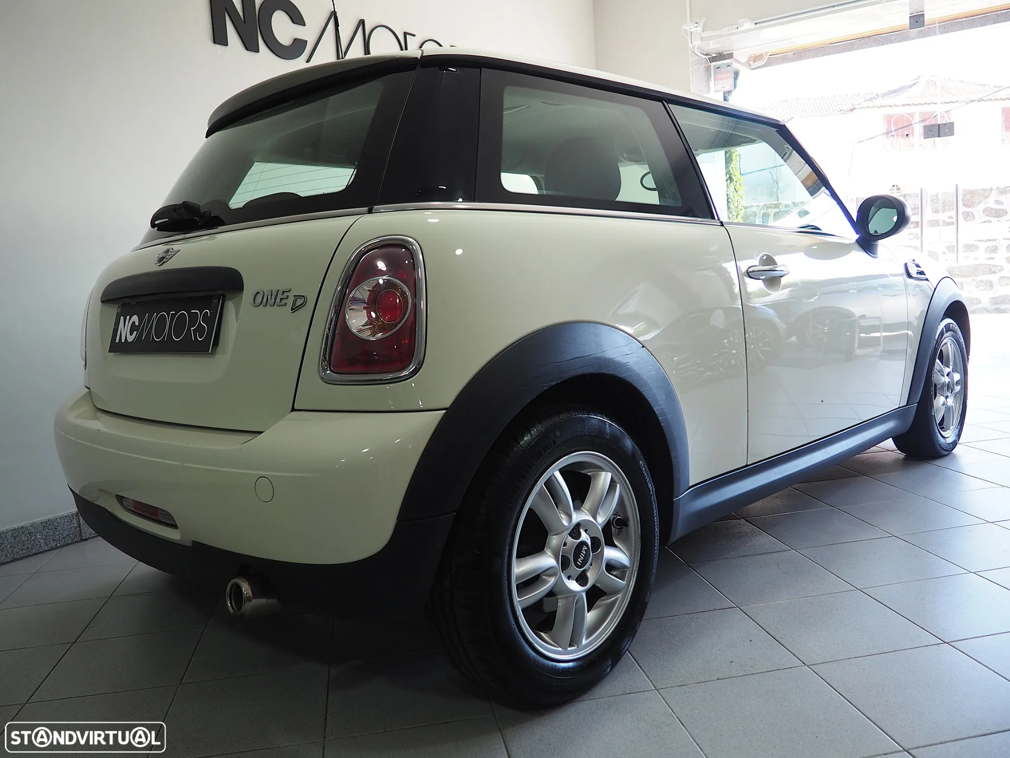 MINI 3 Portas One D - 7