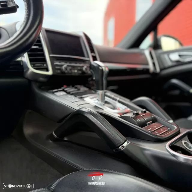 Porsche Cayenne Platinum Edition - 10