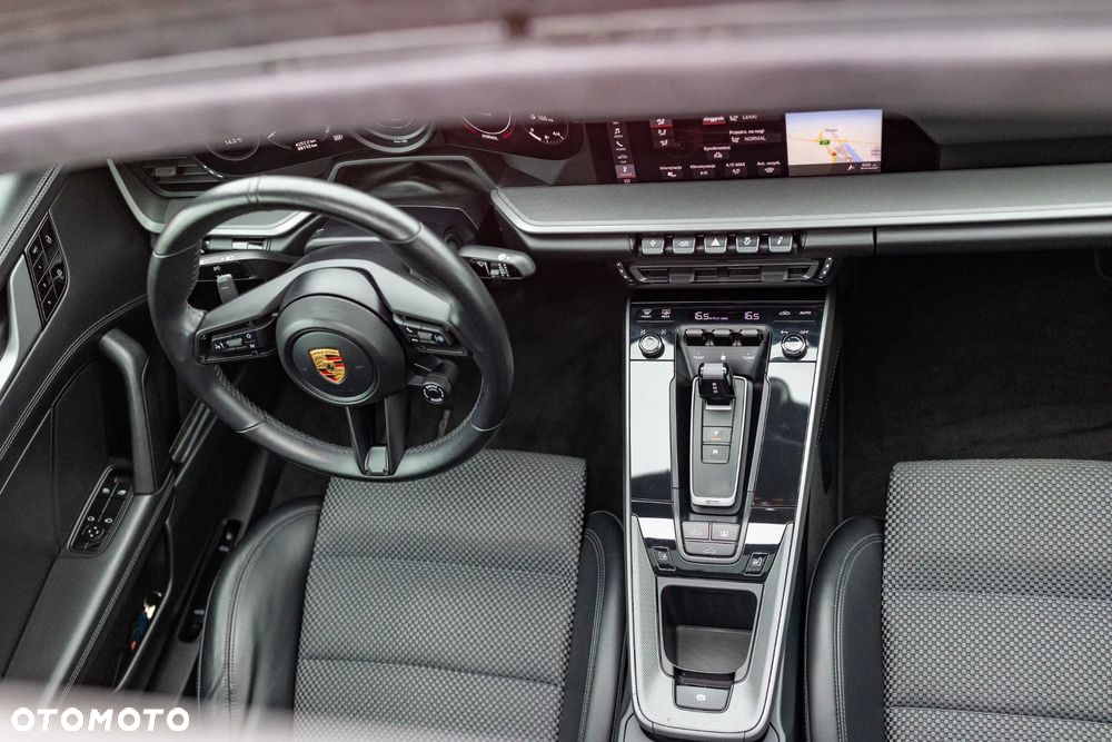 Porsche 911 Carrera 4S - 35