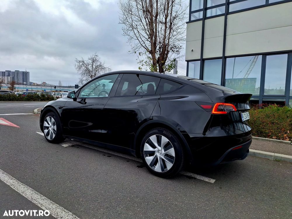Tesla Model Y Long Range Dual Motor AWD - 6