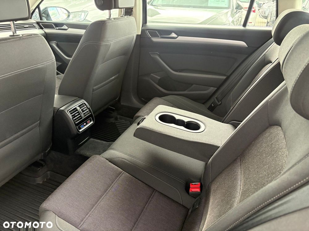 Volkswagen Passat - 15