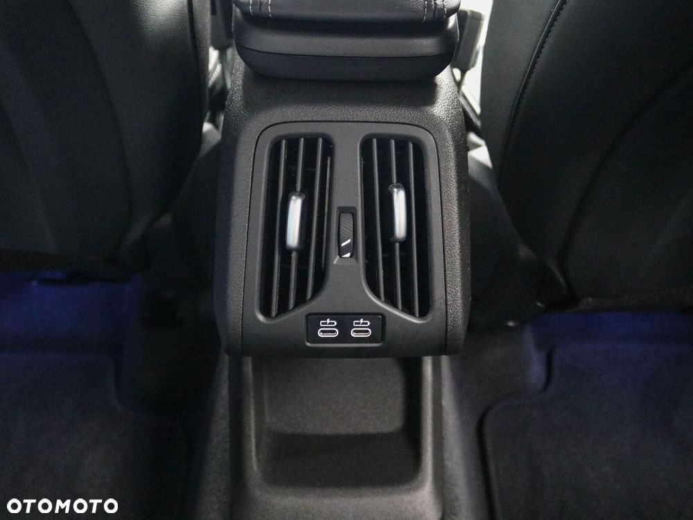 BMW X1 sDrive20i - 20