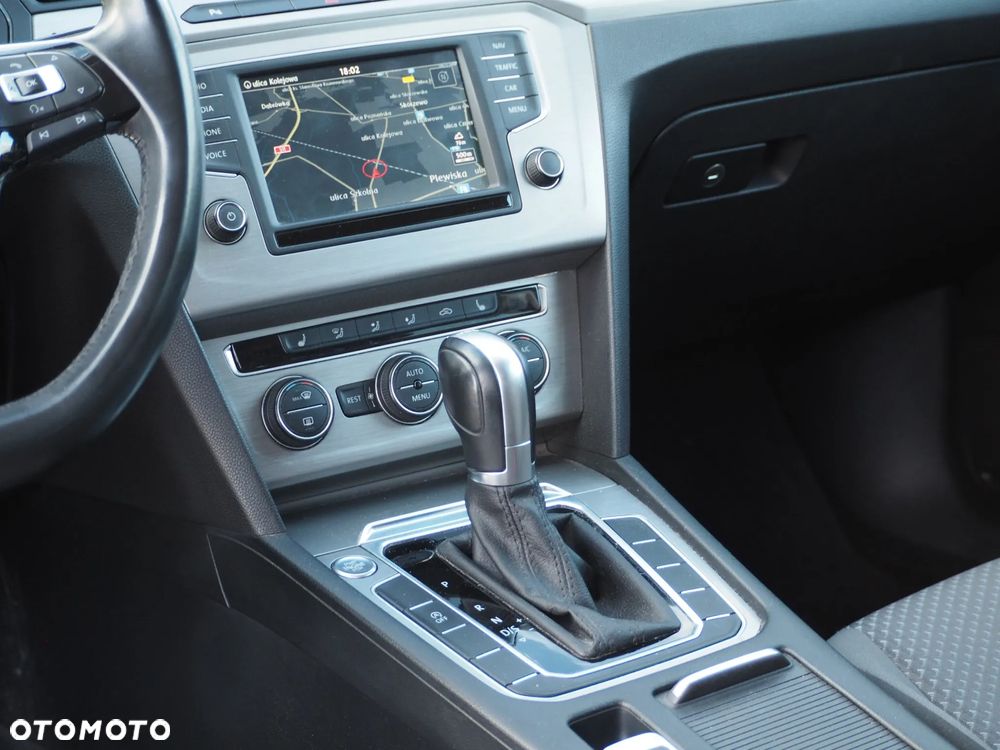 Volkswagen Passat - 22