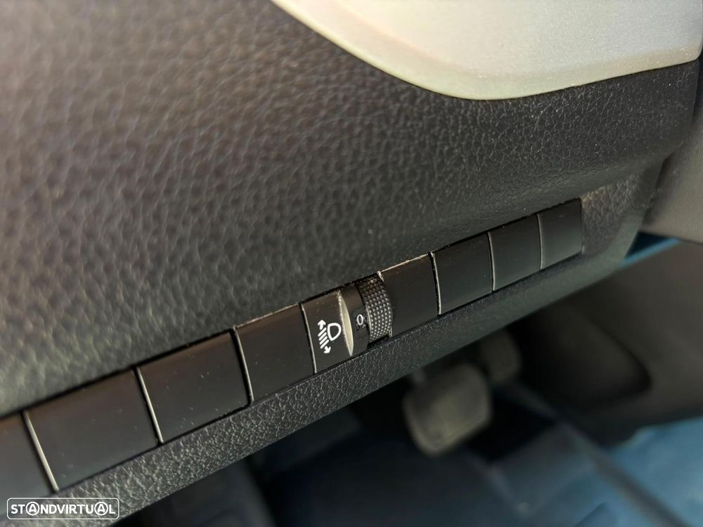 Peugeot e-Traveller 75 kWh Long — fotografia 13