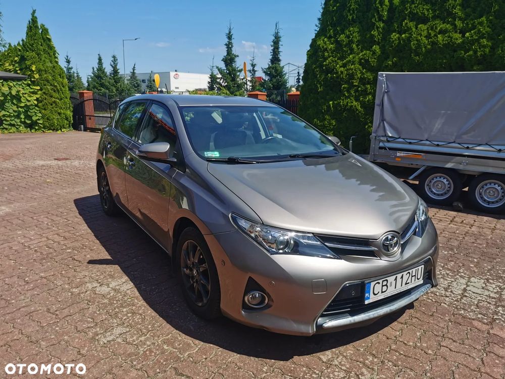 Toyota Auris 1.6 Premium + - 6