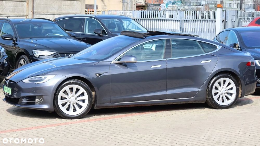 Tesla Model S - 29