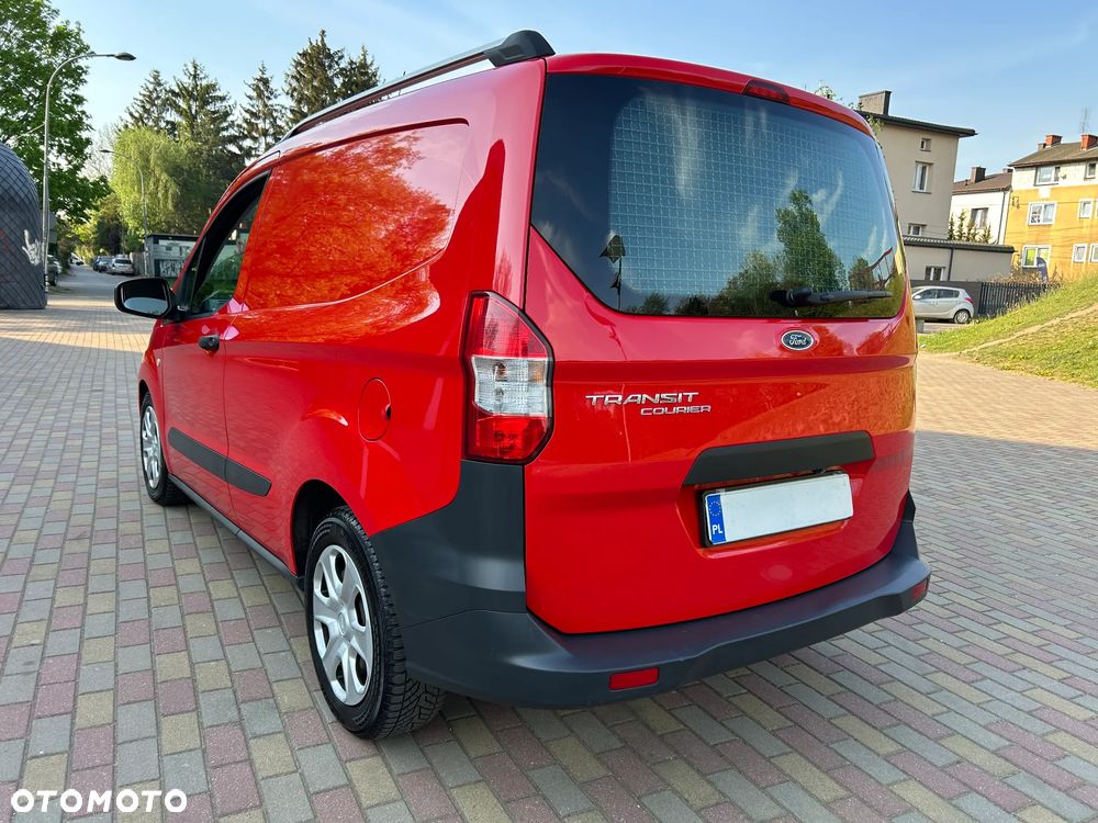 Ford Transit Courier - 10