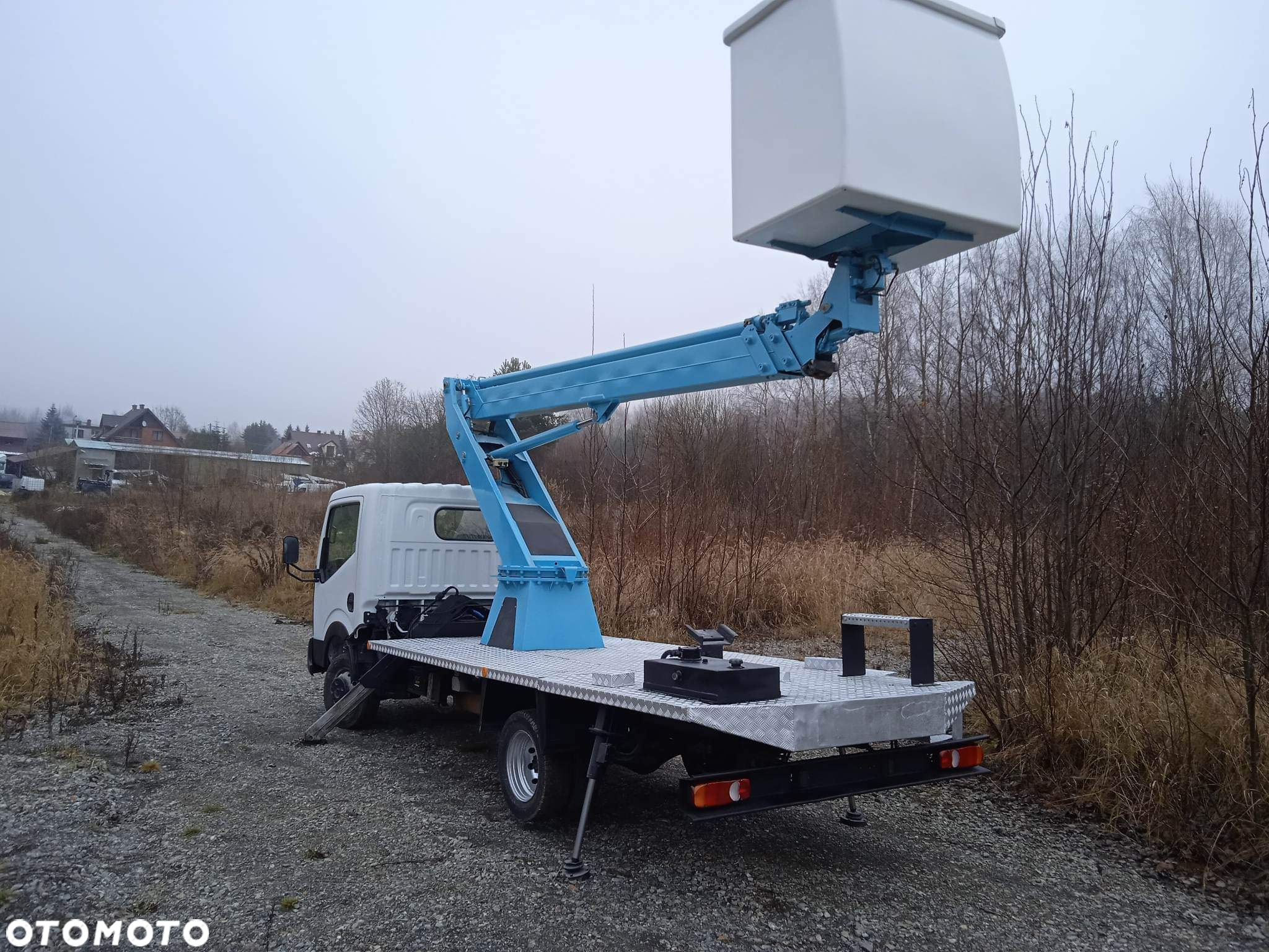 Nissan Podnośnik koszowy.  Cabstar.  16m . 8 zasieg boczny. - 5
