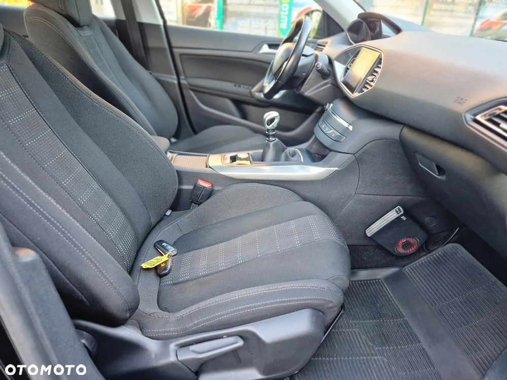 Peugeot 308 SW 1.6 BlueHDi Allure S&S - 31