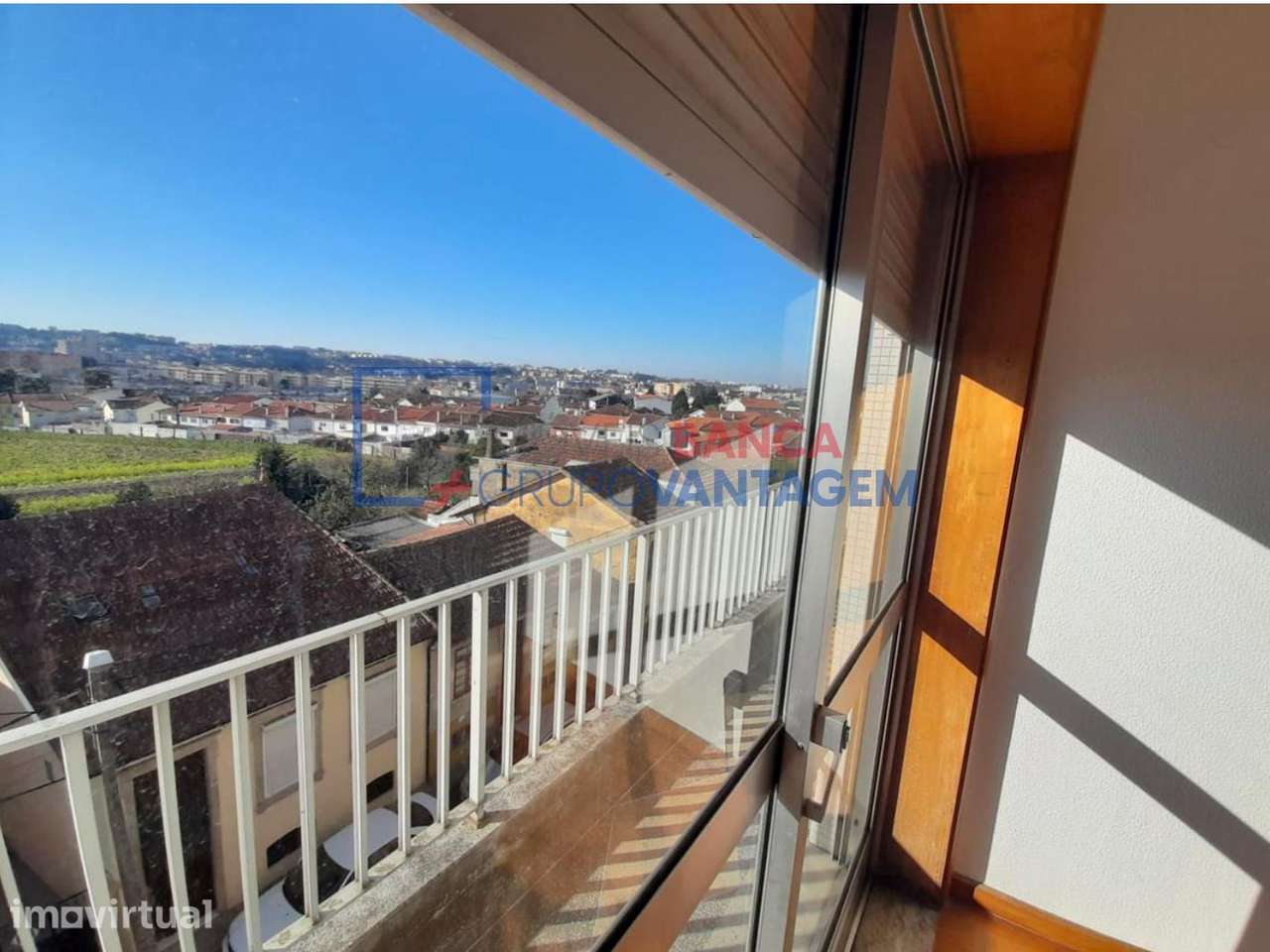 Apartamento T3 com lareira, varanda comum e garagem box em Gondomar - Grande imagem: 4/23