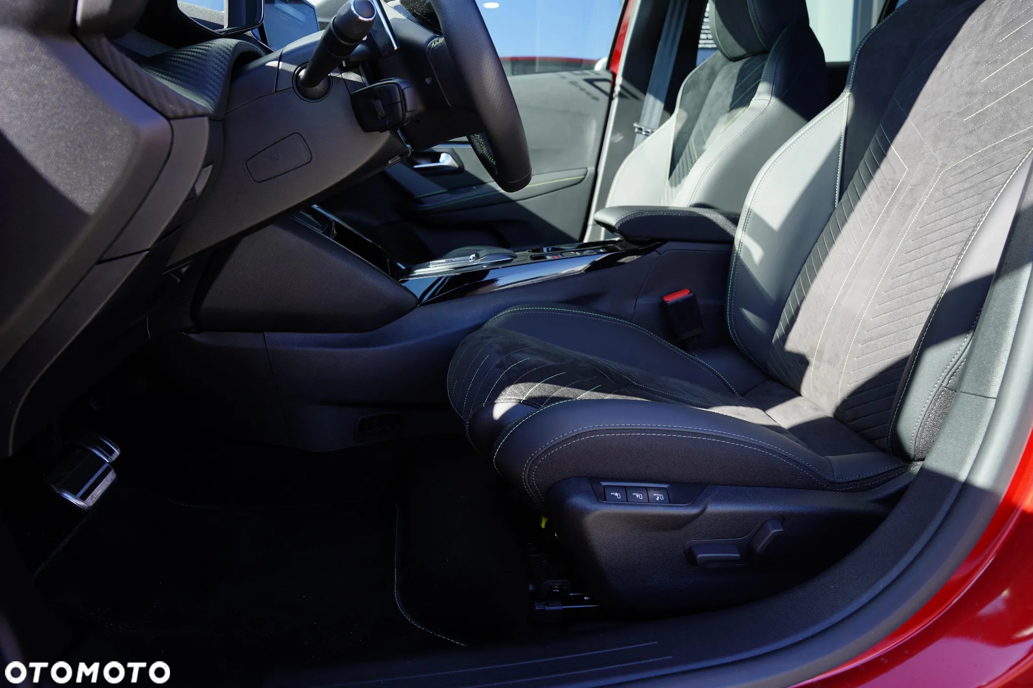 Peugeot 208 1.2 mHEV GT - 8