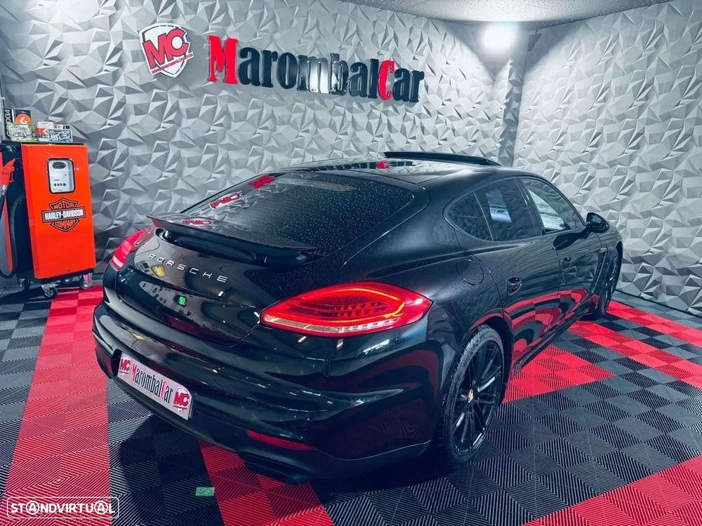 Porsche Panamera - 4