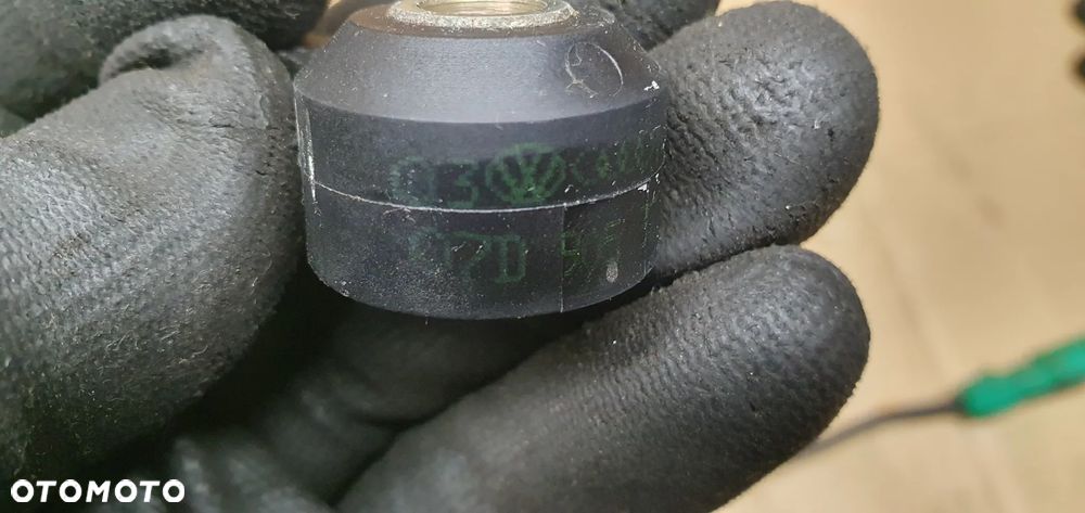 Czujnik stukowy spalania stukowego Audi A4 B6 1.6 07D905377 - 6