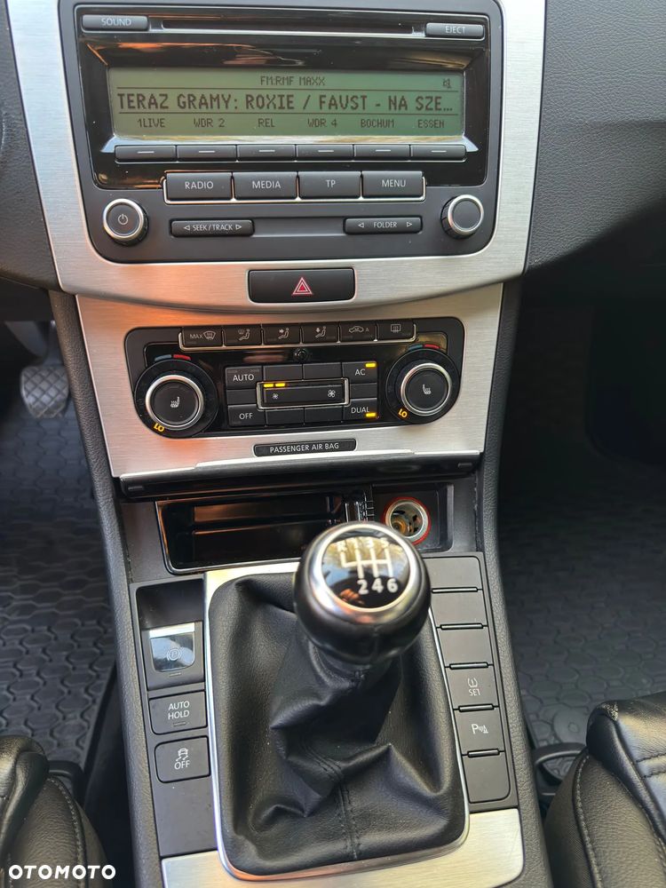 Volkswagen Passat - 13