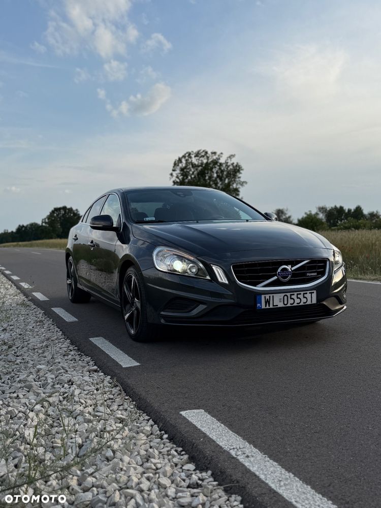 Volvo S60 T6 AWD R-Design Momentum - 1