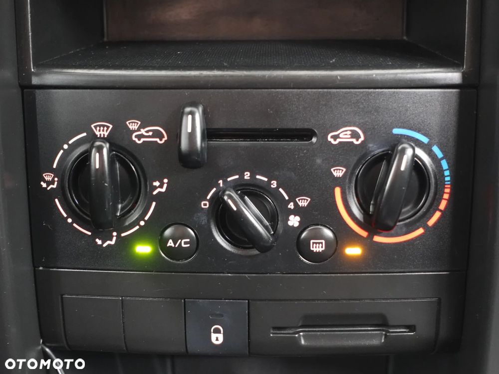 Peugeot 207 95 VTi Urban Move - 35