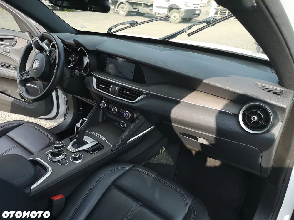 Alfa Romeo Stelvio 2.2 16V AT8 - 28