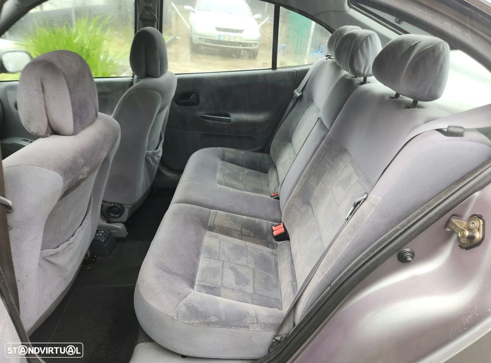 Renault Mégane 1.4 16V RXE AC - 11