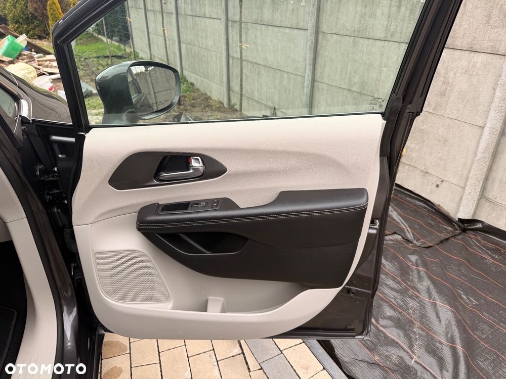 Chrysler Pacifica - 9