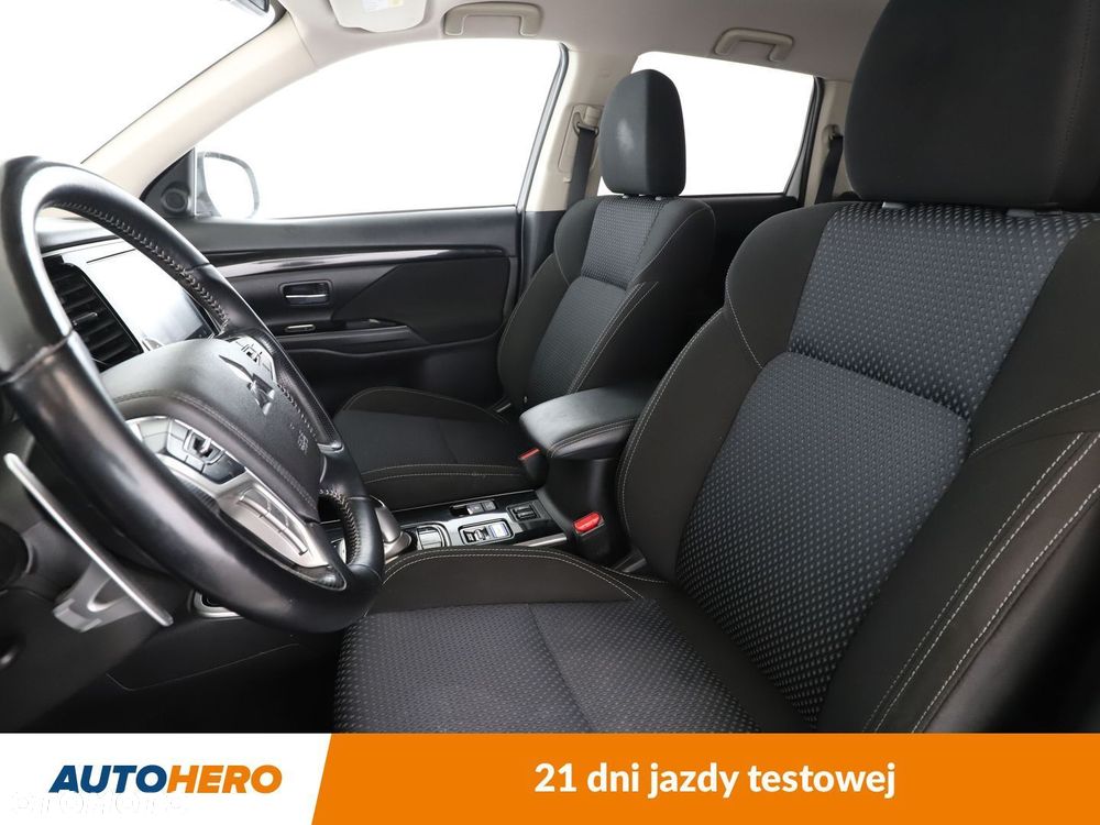 Mitsubishi Outlander - 10