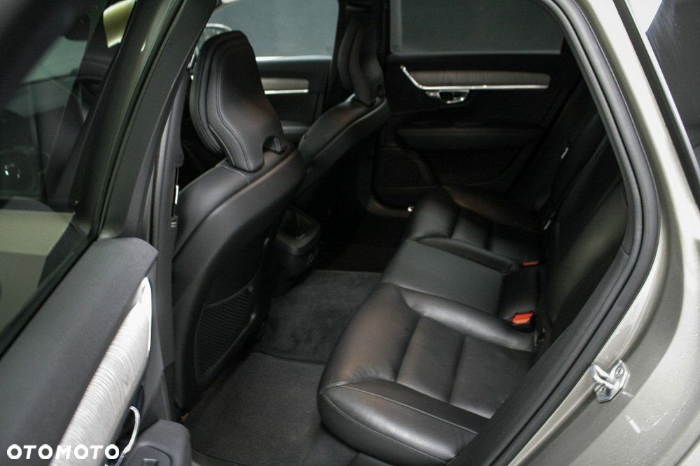 Volvo V90 Cross Country - 27