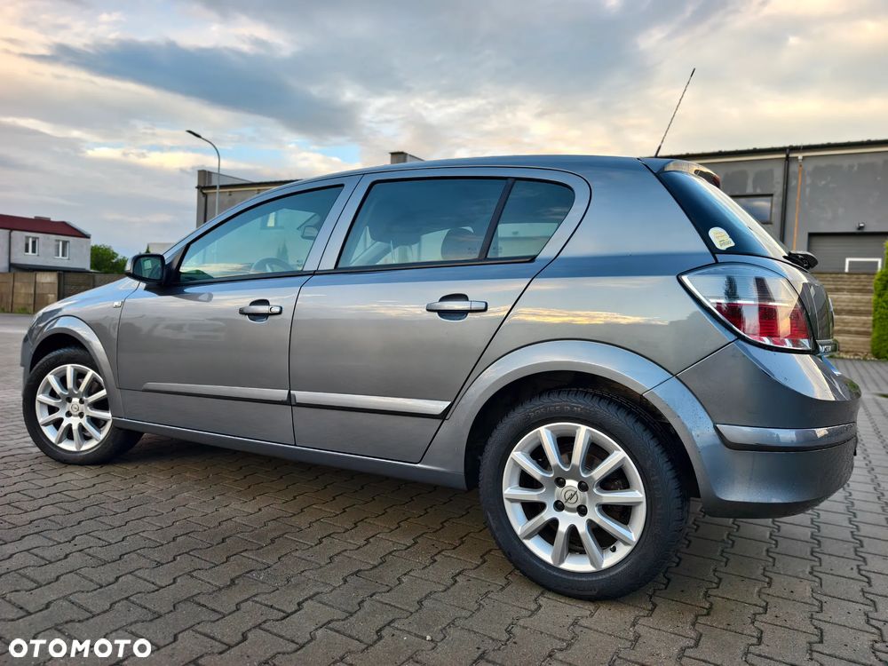 Opel Astra 1.6 Essentia - 32