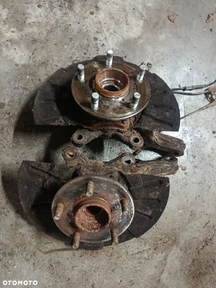 Zwrotnica przód prawa lewa Suzuki Grand Vitara 2 1.6