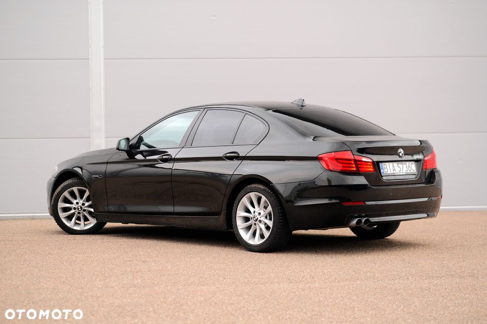 BMW Seria 5 528i - 11