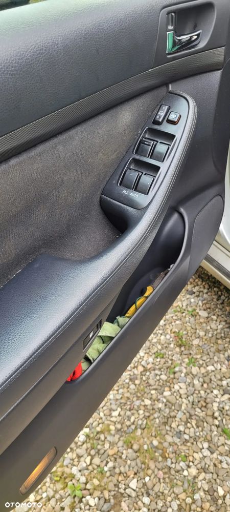 Toyota Avensis - 9