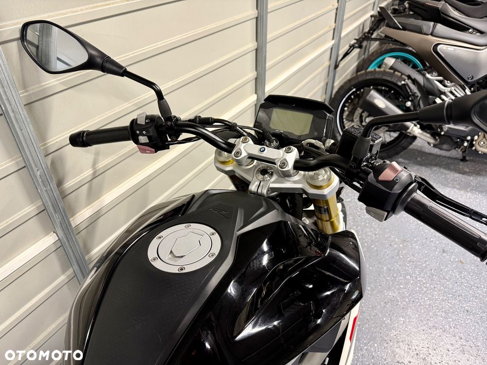 BMW G - 10